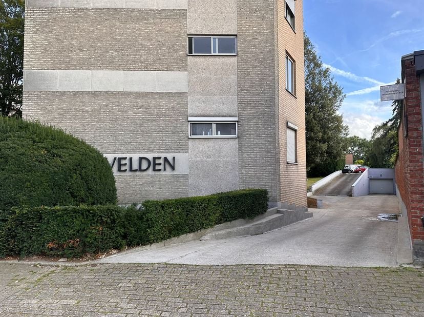 À vendre à Merksem - parking (s) souterrain (s) sur le Nieuwdreef, à l&#039;angle de Paasbloemstraat.&lt;br /&gt;
Accès facile depuis le côté du bâtiment sur Nie
