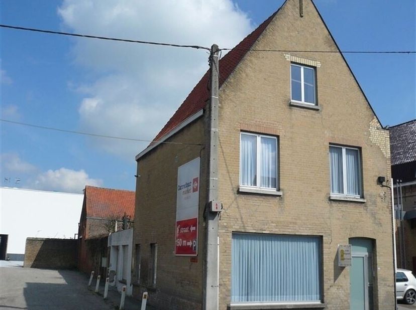 Diksmuide: smaakvol gerenoveerd duplex appartement met dakterras: living, volledig ingerichte open keuken (vaatwas, oven, ker. kookplaat, frigo), badk