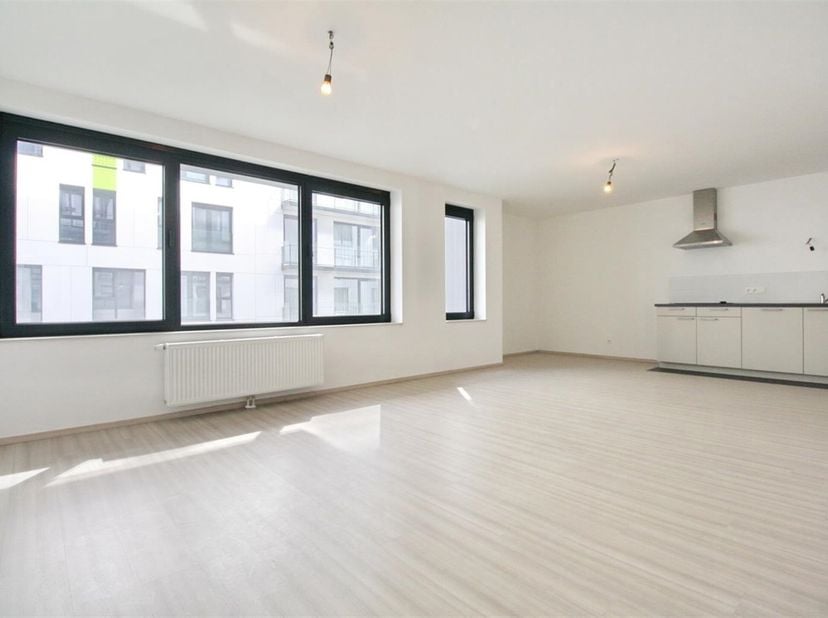 Quartier Maritime, à proximité du quai des Péniches, au 2E étage dun immeuble moderne avec ascenseur, magnifique appartement 2 chambres de ± 85m² avec