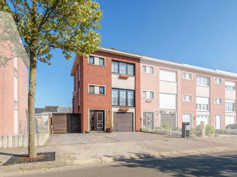 Charmante bel-etage met tuin in rustige woonwijk.&lt;br /&gt;
Welkom in deze bel-etagewoning, gelegen in een doodlopende straat (plaatselijk verkeer) en vlo