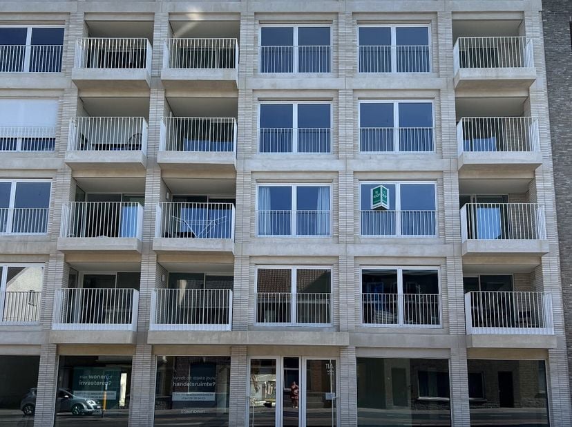 Op zoek naar een nieuw en lichtrijk appartement in het centrum van Ieper? Dan is dit appartement misschien wel iets voor jou!&lt;br /&gt;
Indeling: ruime in