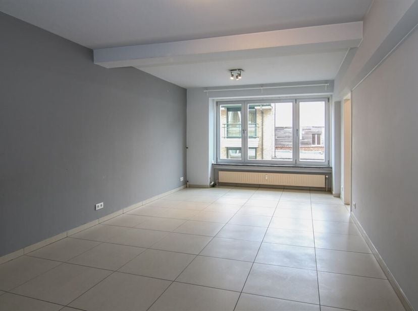 Appartement met twee slaapkamers in het centrum van Kortrijk te koop.&lt;br /&gt;
Dit appartement is gelegen op enkele stappen van de Grote Markt en het sta