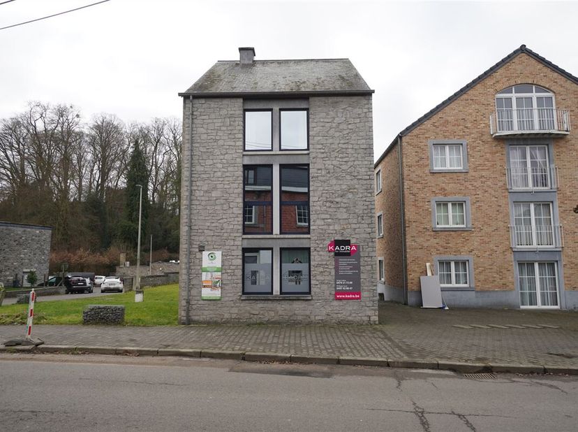 Sprimont-centre, bureaux individuels (4 à 5) à louer et disposant d&#039;une salle de réunion partagée.Possibilité de bénéficier de locaux de rangement ind