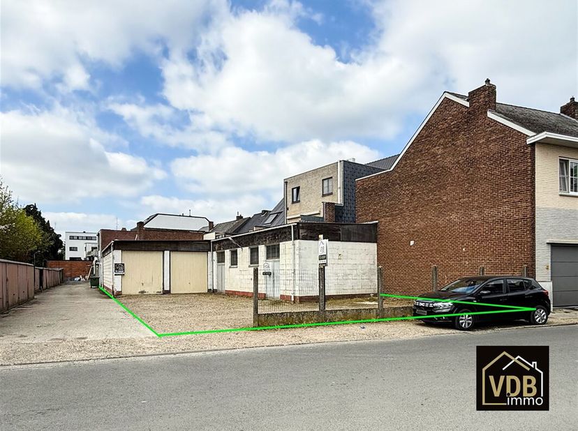 OPSLAGPLAATS / GARAGES / PROJECTGROND te Maasmechelen - Eisden (bij de PAUWENGRAAF).&lt;br /&gt;
Op dit perceel van 403 m² staat momenteel een gebouw - opsl
