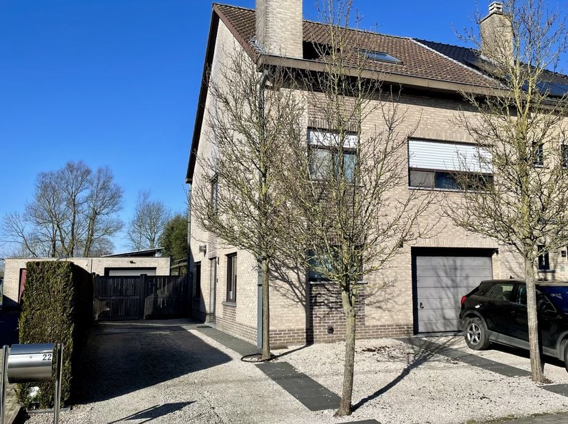 Instapklare woning met 4 slaapkamers en grote tuin&lt;br /&gt;
&lt;br /&gt;
Instapklare ruime woning in uitstekende staat met zonnige, aangelegde tuin van 1029 m²
