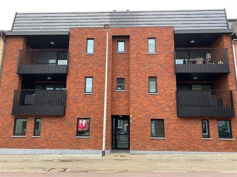 Modern duplex appartement met 2 slaapkamers en autostaanplaats in het centrum van Borgloon vlakbij diverse invalswegen. &lt;br /&gt;
Het appartement is voor