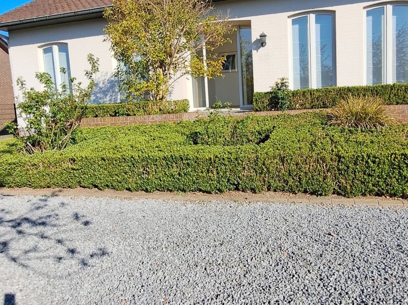 Woning rechtstreeks te koop van eigenaar .&lt;br /&gt;
Geen makelaars kosten en alle nodige documenten aanwezig. &lt;br /&gt;
Woning met  5 slaapkamers op een  pe