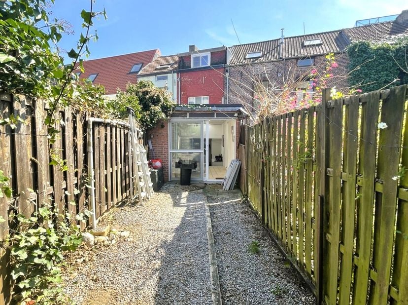 Deze (deels gemeubelde) stadswoning bevindt zich binnen de ring van Leuven, vlakbij UZ Gasthuisberg, Imec, diverse campussen en E40-E314.&lt;br /&gt;
De won