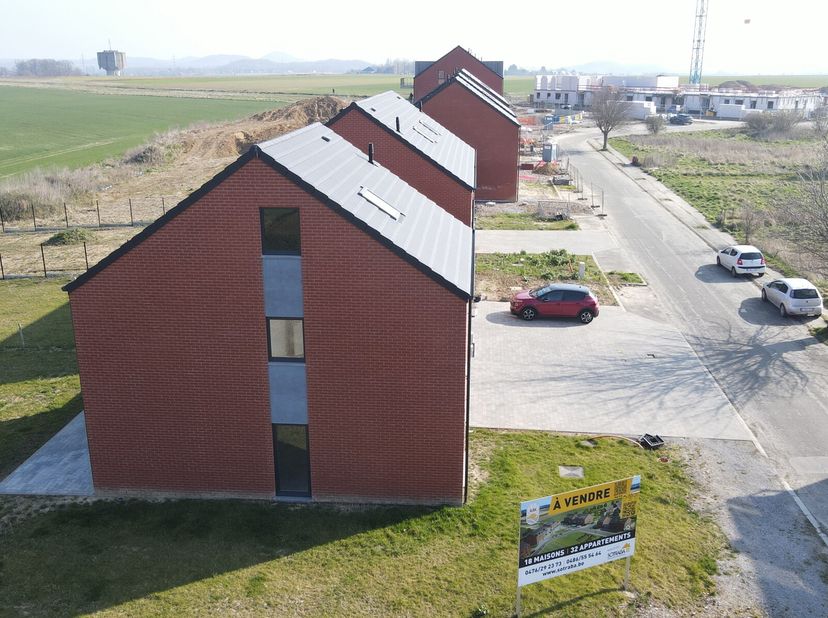 Vous disposez d&#039;un large choix parmi un ensemble de maisons 2 et 3 façades au cahier des charges complet. Le clé-sur-porte reste adaptable au niveau d