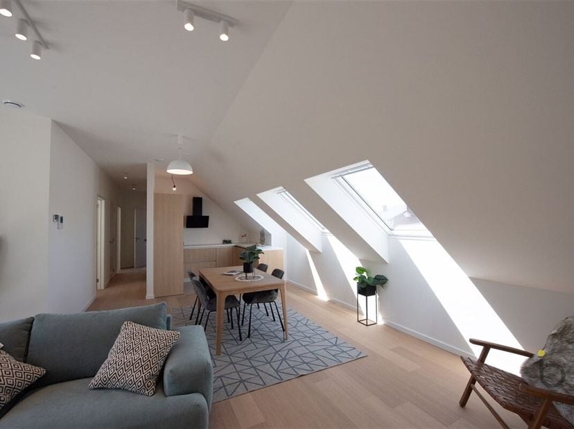 Beleef luxe, comfort en energiezuinigheid in een karaktervolle architectuur!&lt;br /&gt;
TWEEDE VERDIEPING: een twee slaapkamer appartement in het hartje va
