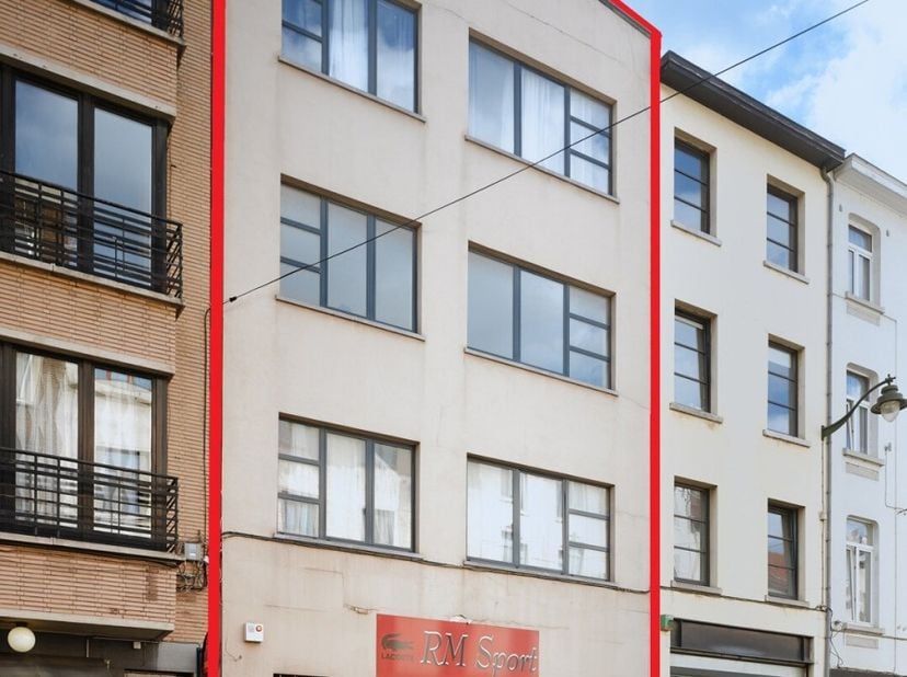 IMMEUBLE DE RAPPORT - Rez-commercial + 3 Grand logements :  A proximité du Canal et du quartier Dansaert, et de toutes commodités (Centre-ville, trans