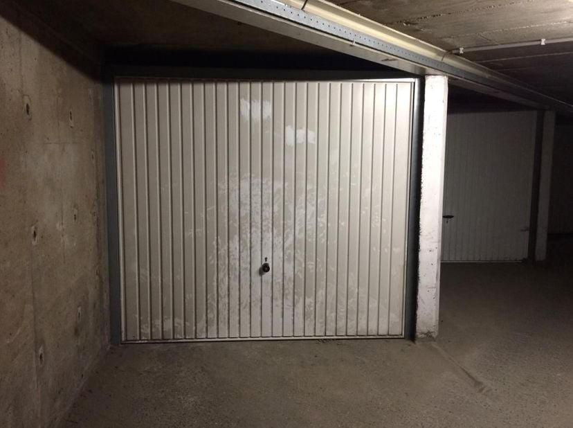 Garage à vendre
                    à 2100 Deurne