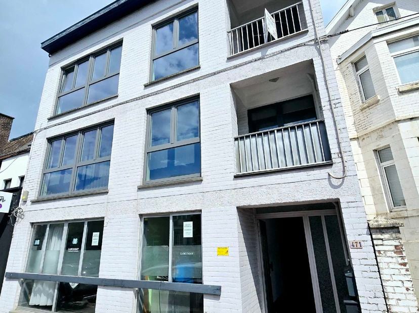 Appartement te koop
                    in 6010 Couillet