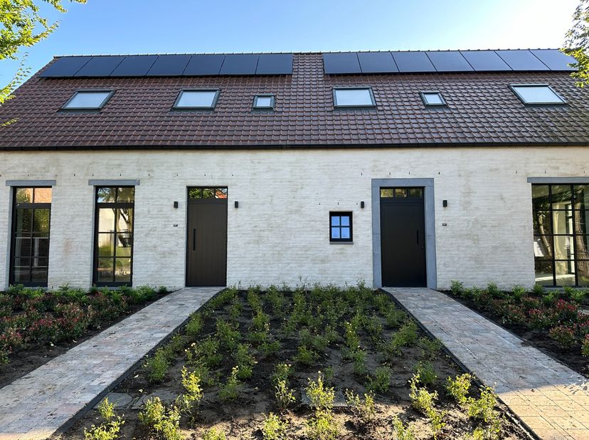 Deze half vrijstaande woning met 1 slaapkamer is gelegen op een rustige locatie in Ophoven.&lt;br /&gt;
De woning is beschikbaar vanaf 1/07/2025.&lt;br /&gt;
Geli