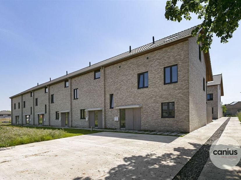 MAISON À HAUTE EFFICACITÉ ÉNERGÉTIQUE AVEC 3/4 SLKS + JARDIN &amp; PARKING&lt;br /&gt;
Dans la rue Eendrachtstraat à WErvik, nous trouvons cet immeuble mitoyen