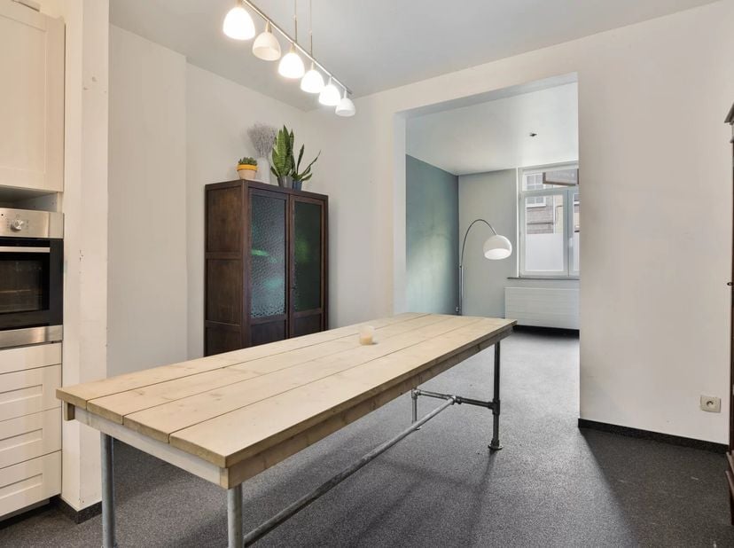 GEZELLIGE STADSWONING MET VEEL POTENTIEEL OP GOEDE LOCATIE IN RUNKST&lt;br /&gt;
Ontdek deze interessante rijwoning op een zeer centrale en interessante loc