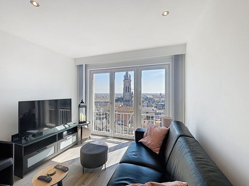 Bent u op zoek naar een instapklaar appartement dat comfort en een prachtig uitzicht biedt?&lt;br /&gt;
Ontdek dit volledig gerenoveerde 1-slaapkamerapparte