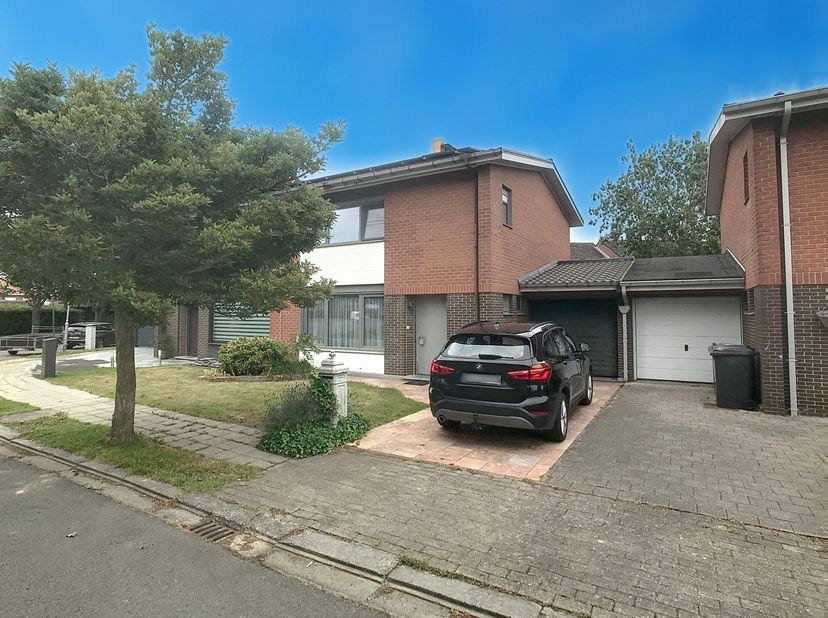 Dans le quartier résidentiel de Streuvelswijk à Vlamertinge, nous trouvons cette belle maison. Point de départ idéal pour Ypres d&#039;une part et Popering