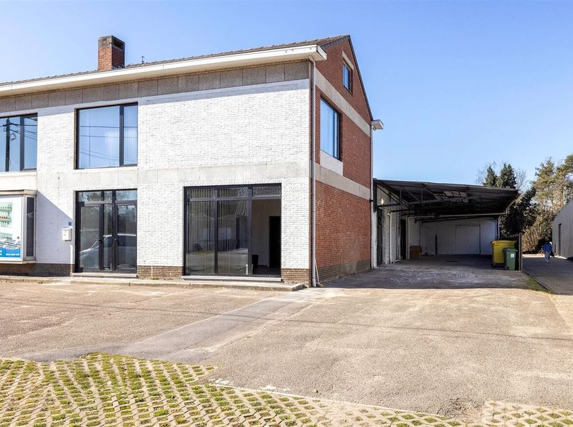 Bien professionnel à louer
                    à 2200 Herentals