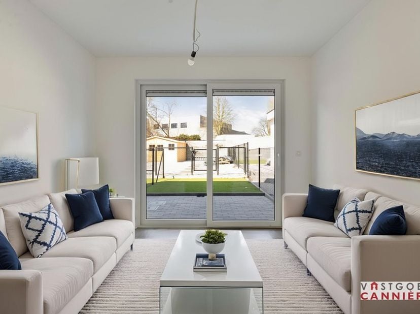 Vraagprijs 249.000 euro!&lt;br /&gt;
&lt;br /&gt;
Deze volledige gerenoveerde, instapklare woning is centraal gelegen langs de Kortrijkseweg in Beveren-Leie met v