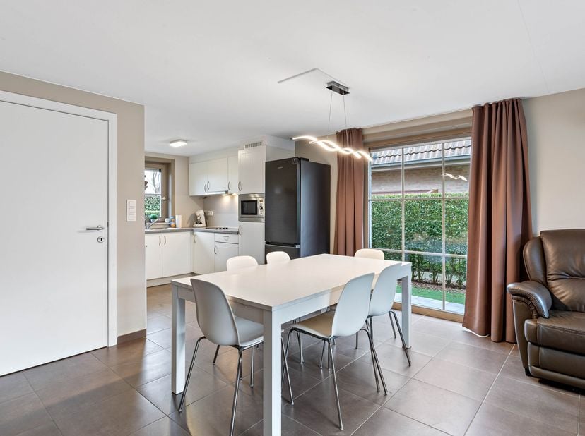 Deze moderne vakantiewoning is recent gebouwd en landelijk gelegen in een oase van rust. U bevindt zich op korte afstand van pretpark en met een vlott