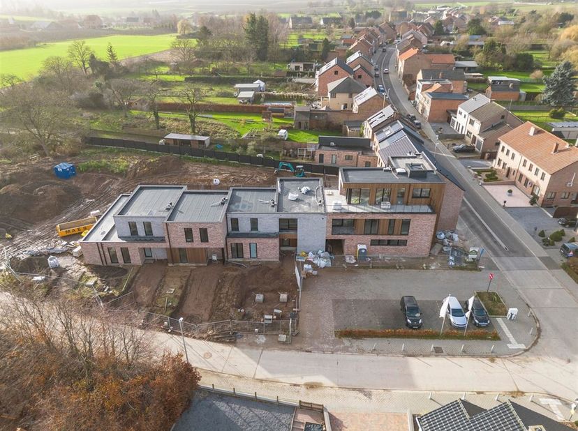 RUIME NIEUWBOUWWONING, GEKENMERKT DOOR EEN STRAKKE ARCHITECTUUR (WONING 4) &lt;br /&gt;
Ligging&lt;br /&gt;
Dit unieke woonproject &#039;Driewilgen&#039; vinden we terug in