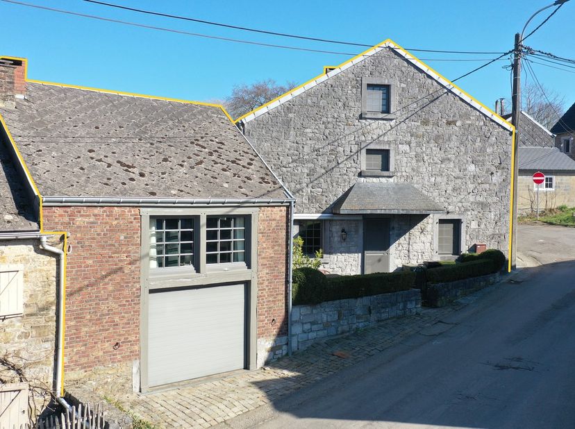 -OPTION-&lt;br /&gt;
Antoine Immo est enchanté de vous proposer cette maison de caractère de 140 m² habitables, située dans le charmant village d’Ocquier, a