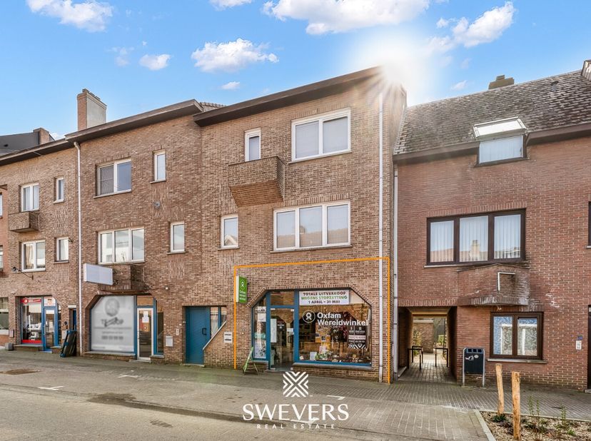 Voor meer info en fotos, surf naar www.swevers.be  In het hart van Beringen, op wandelafstand van het centrum, vinden we dit handelspand in de Onze-Li