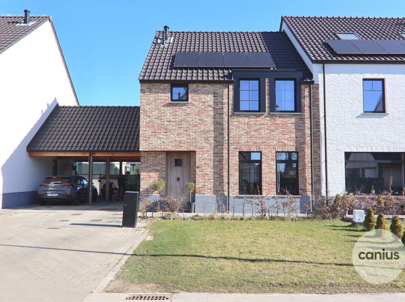 MAISON DE CAMPAGNE AVEC 3 CHAMBRES ET ABRI DE VOITURE&lt;br /&gt;
Hof van Sprolant est un quartier résidentiel tranquille situé dans la campagne de Broekom,