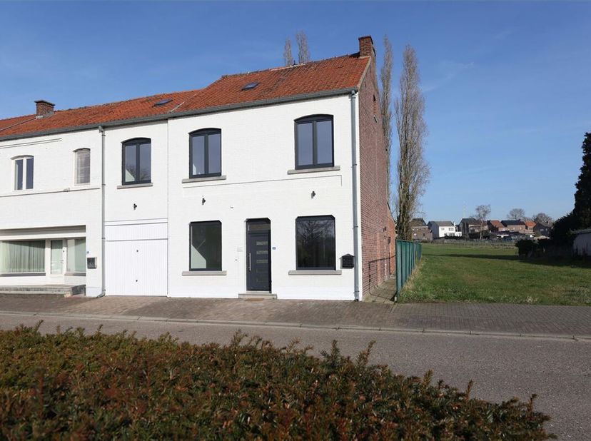 Ruime woning met 4 tot 6 slaapkamers in een groene deelgemeente van Lanaken&lt;br /&gt;
Ligging :&lt;br /&gt;
+ Rustig en landelijk gelegen, ideaal voor de wandel