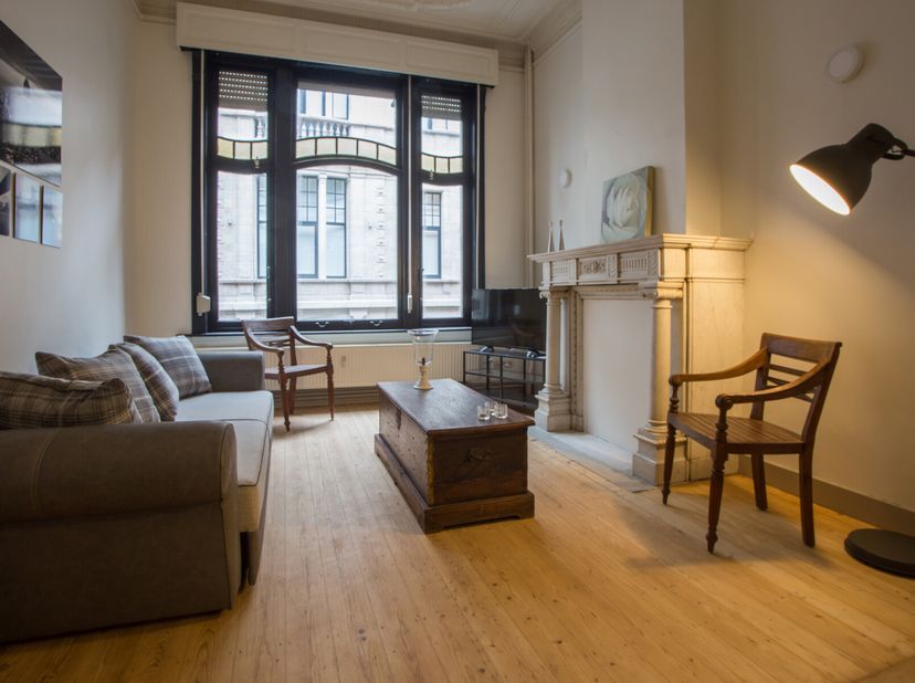 Welkom in dit charmante gemeubelde appartement met terras in een prachtig herenhuis!&lt;br /&gt;
Het appartement beschikt over een mooie leefruimte met auth