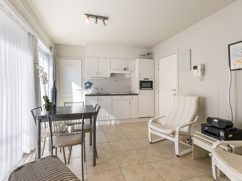 Le Coq: Studio lumineux et pratique avec balcon à vendre dans le domaine verdoyant &quot;Green Garden&quot; Beau studio lumineux situé dans le domaine &quot;Green Ga