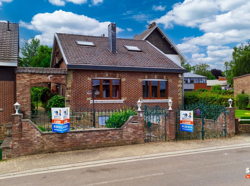 L&#039;agence SKYIMMO est ravie de vous présenter cette magnifique maison, offrant une surface habitable de 150 m² situé dans la commune de Oupeye, se comp