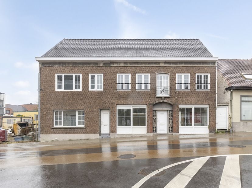 Op zoek naar een woning in Zwevegem en schrikt het u niet af om deze woning naar hedendaagse normen aan te pakken? &lt;br /&gt;
INDELING: &lt;br /&gt;
gelijkvloer