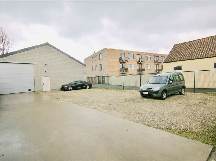 Garage à louer
                    à 9120 Vrasene