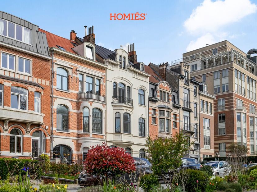 Bien professionnel à vendre
                    à 1030 Schaerbeek