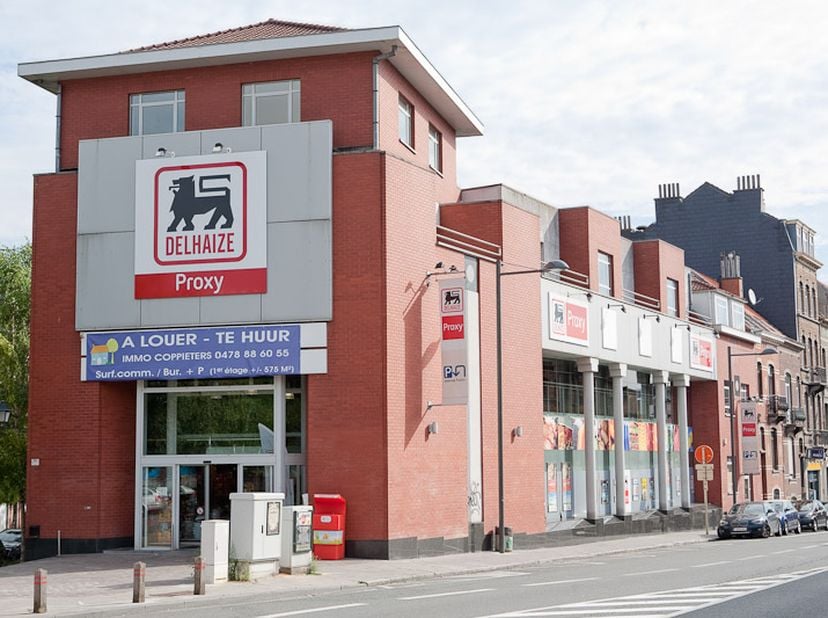 Appartement moderne et bien situé. Au calme côté Avenue Fortin avec 1 grande chambre à coucher. Living spatieux avec salle à manger en L. Cuisine supe