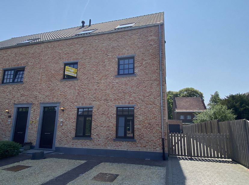 Appartement à louer
                    à 2440 Geel