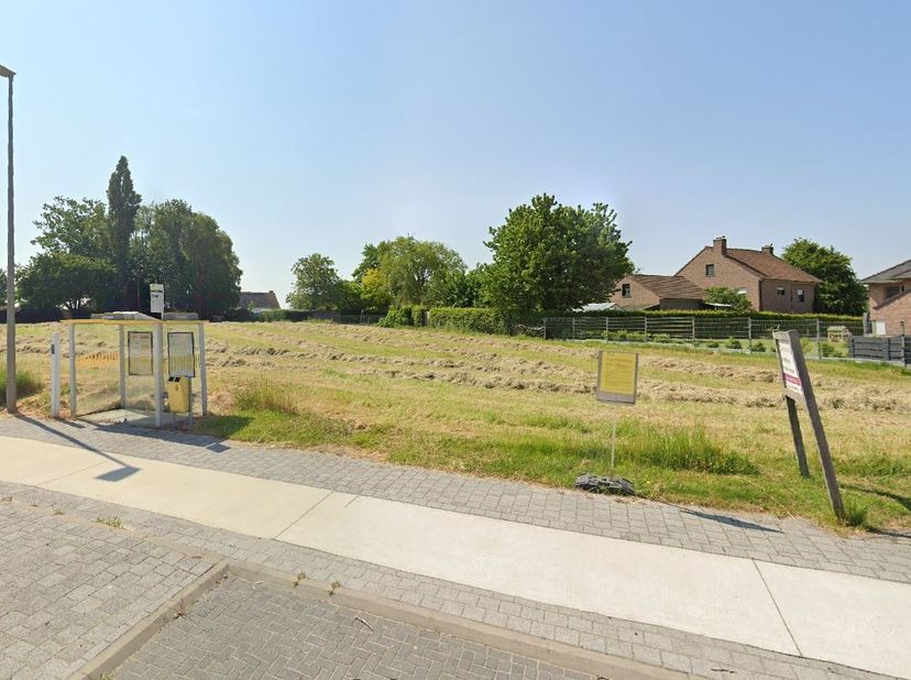 Tussen het centrum van Lozer en Ouwegem zijn 2 royale loten bouwgrond te vinden, rustig gelegen met veel ruimte en op wandel en fiets afstand van wink
