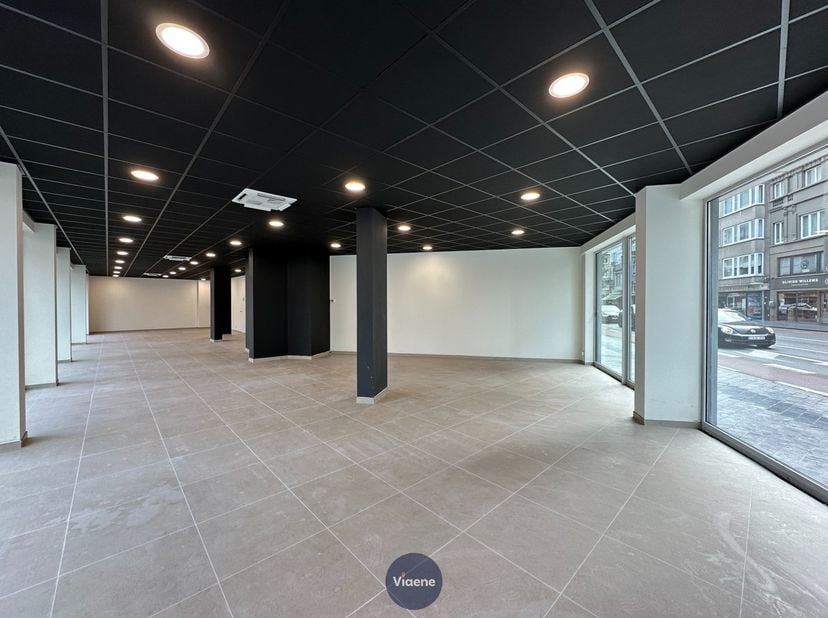 Bien professionnel à louer
                    à 8400 Oostende