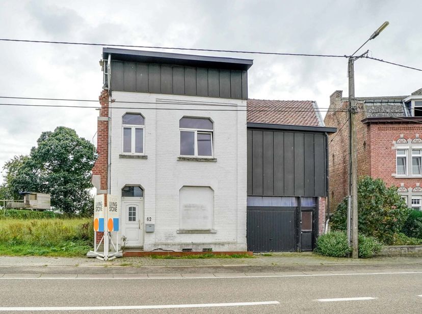 Deze authentieke woning uit 1930 biedt een unieke kans voor renovatie.&lt;br /&gt;
De 3-slaapkamer woning is volledig gestript en klaar voor een nieuwe star