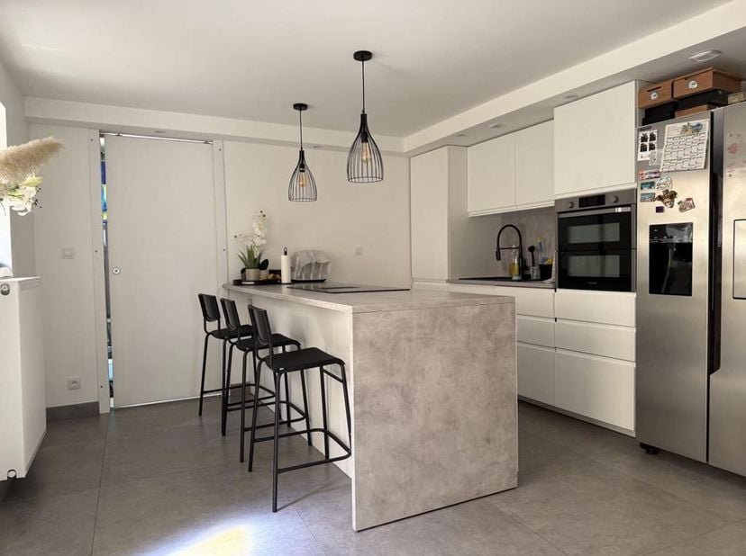 Jolie maison de ville tout confort en centre-ville.&lt;br /&gt;
Maison agréable à vivre, bien entièrement rénovée, basse énergie, libre à l&#039;acte.&lt;br /&gt;
RC :