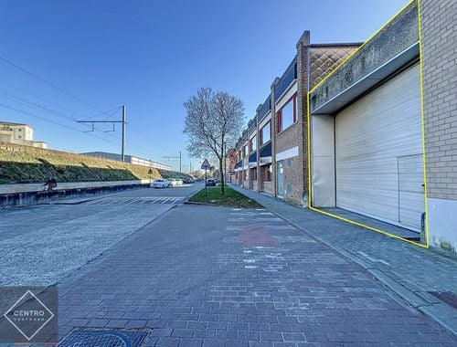                             Entrepôt sans bureau à louer à Roeselare
