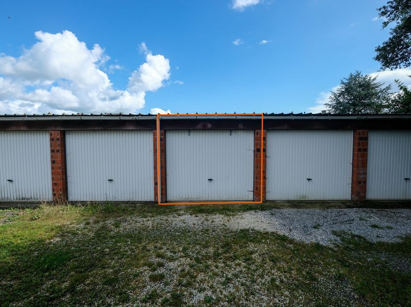 Bent u op zoek naar een garagebox vlakbij het centrum van Eeklo?&lt;br /&gt;
Deze garagebox is beschikbaar vanaf 15 juli 2025.&lt;br /&gt;
&lt;br /&gt;
Neem snel contac