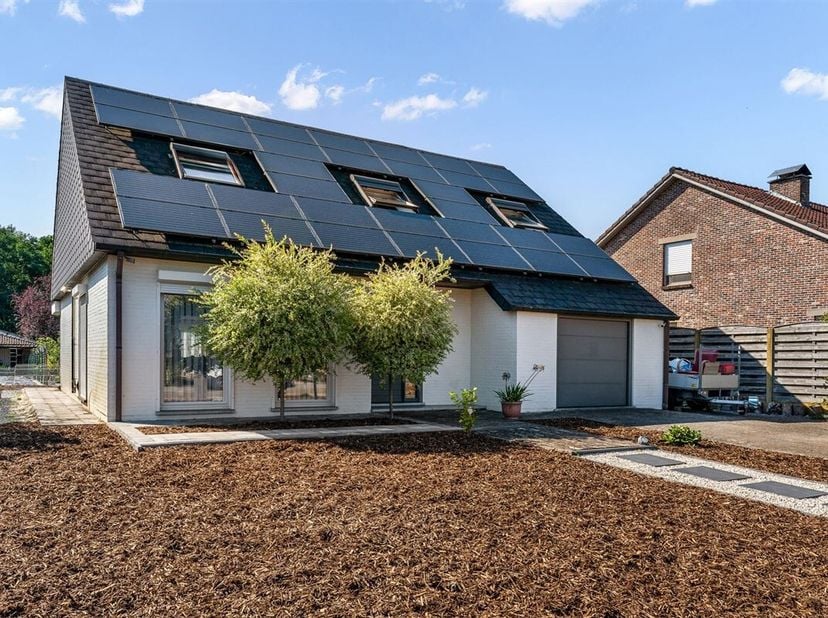 Uitstekend onderhouden en karaktervolle woning met 4 slaapkamers uiterst rustig gelegen op een perceel van 13a50ca te Heppen.&lt;br /&gt;
Belangrijkste troe
