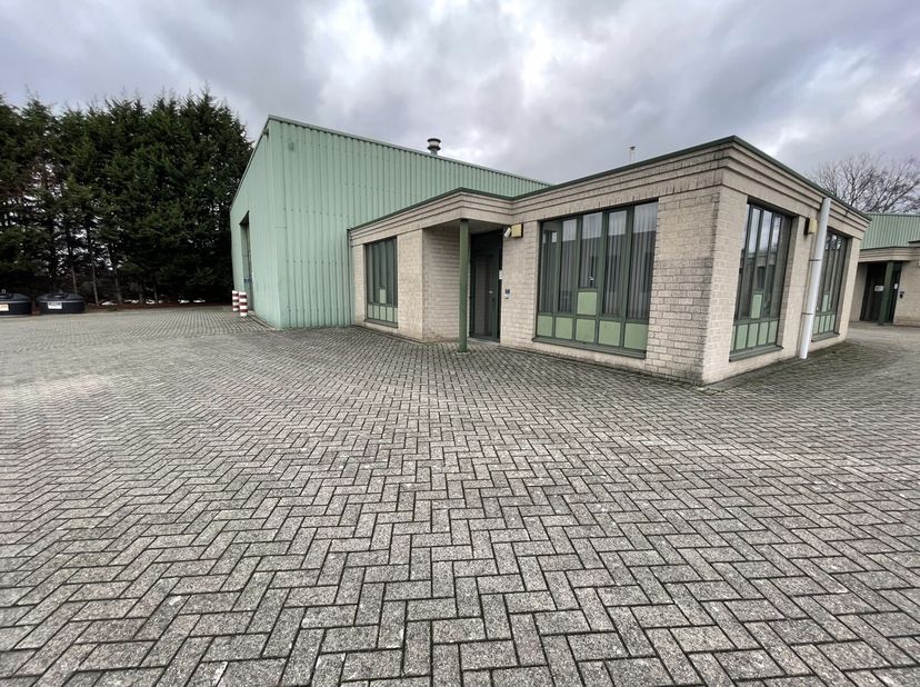 Bien professionnel à louer
                    à 3600 Genk