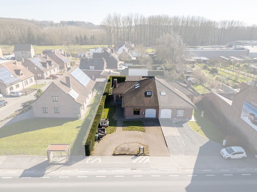 Voor een bezoek bel Saimen: 0470/79.24.20 of mail naar saimen@cornelis-partners.be.&lt;br /&gt;
Op zoek naar een ruime, instapklare woning met tal van troev