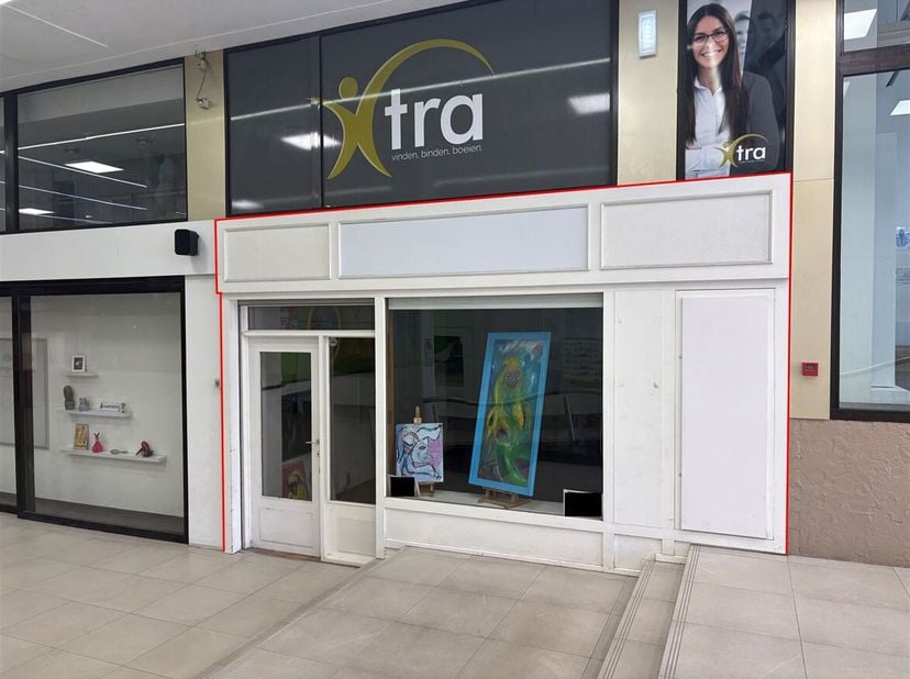 Commerciële ruimte te huur  in Shopping 3 te Genk&lt;br /&gt;
Ligging&lt;br /&gt;
Gelegen in het bruisende hart van Genk, biedt deze commerciële ruimte een uitste