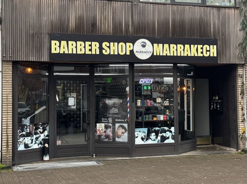 Dit handelspand bevindt zich in de Stalenstraat, het commerciële hart van Waterschei.&lt;br /&gt;
Met een bruikbare oppervlakte van 70 m² en een kelderruimt