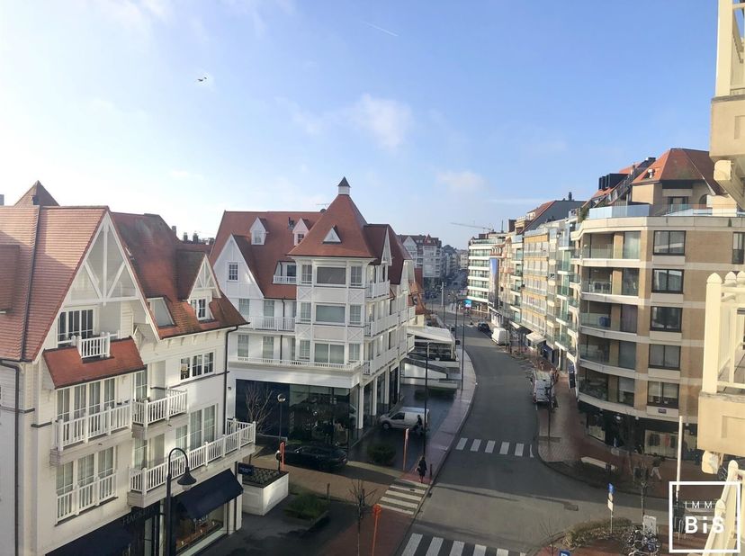 La nouvelle résidence exclusive et prestigieuse &quot;Coast House&quot; est située au plein centre de lavenue du Littoral à quelques pas de la Place Albert.&lt;br